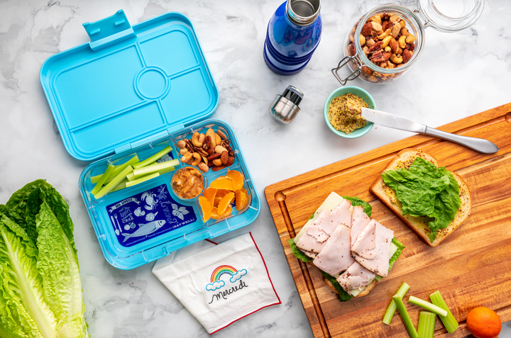 Reusable Embroidered Yumbox Cotton Napkin Set - Days of the Week in Italian