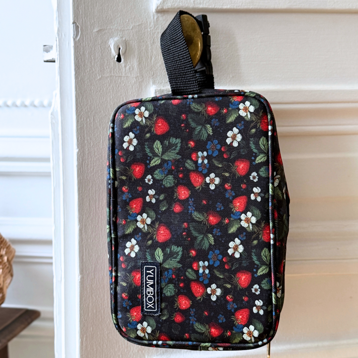 #color_strawberry-fields-black