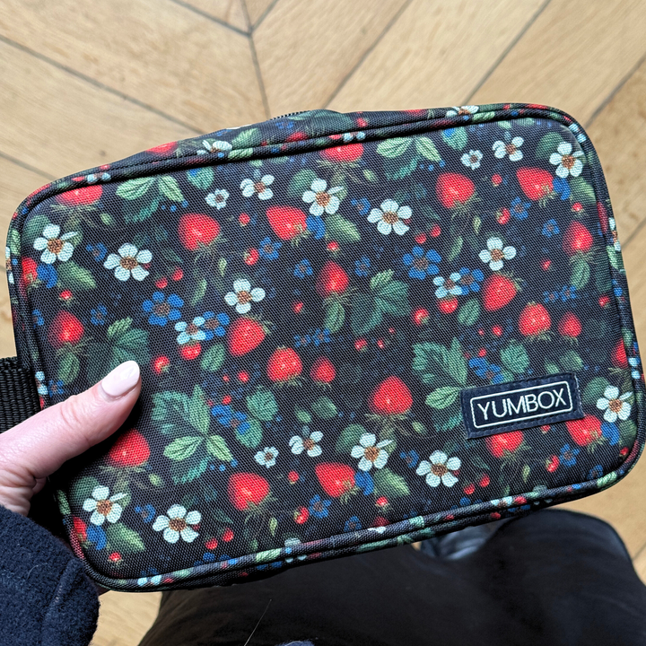 #color_strawberry-fields-black