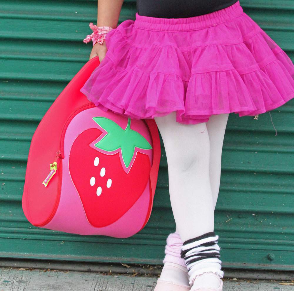 https://yumboxlunch.com/cdn/shop/products/Strawberry-Lunch-Bag-Lifestyle-Dabbawalla-1.jpg?v=1657132296&width=1000